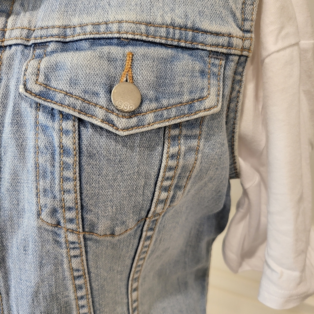 GAP | Denim Sleeveless Jacket - Picture 3 of 8